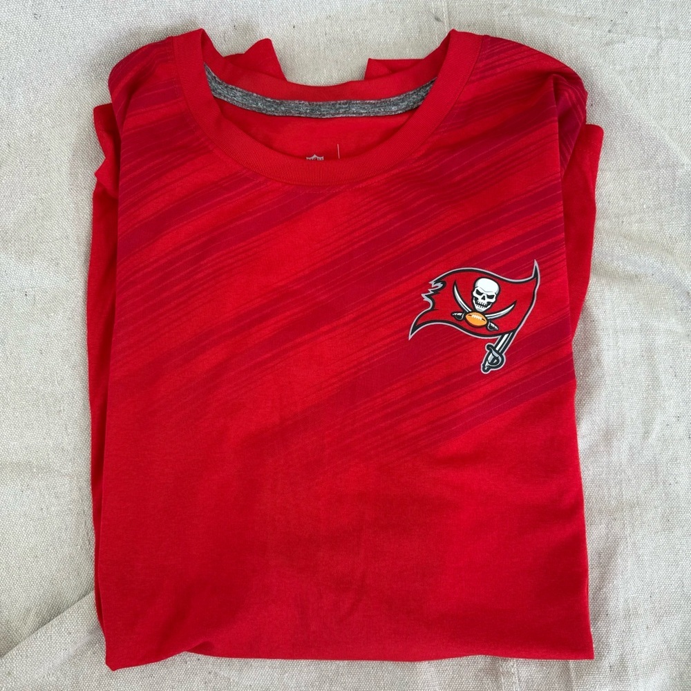 Nike Size XXL NFL Team Apparel Tampa Bay Buccaneers Red Dri-Fit Shirt